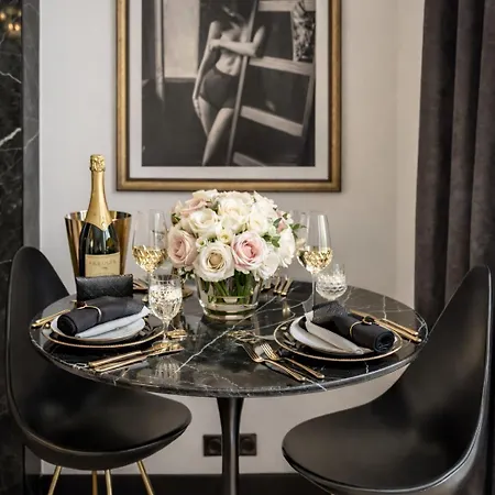 Appartement C3 Charming Getaway In 7th, Steps From Eiffel Tower