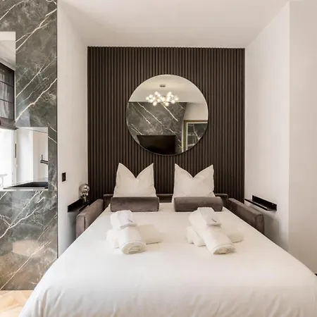 Appartement C3 Charming Getaway In 7th, Steps From Eiffel Tower